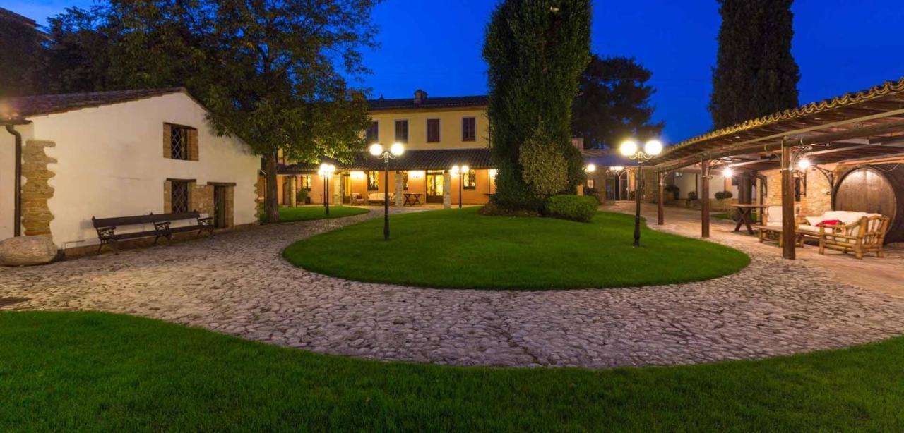 Hotel Corte Dei Tini Teramo Exterior photo