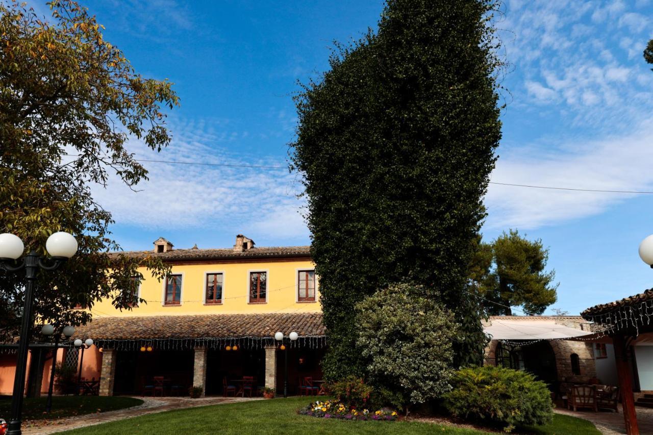 Hotel Corte Dei Tini Teramo Exterior photo