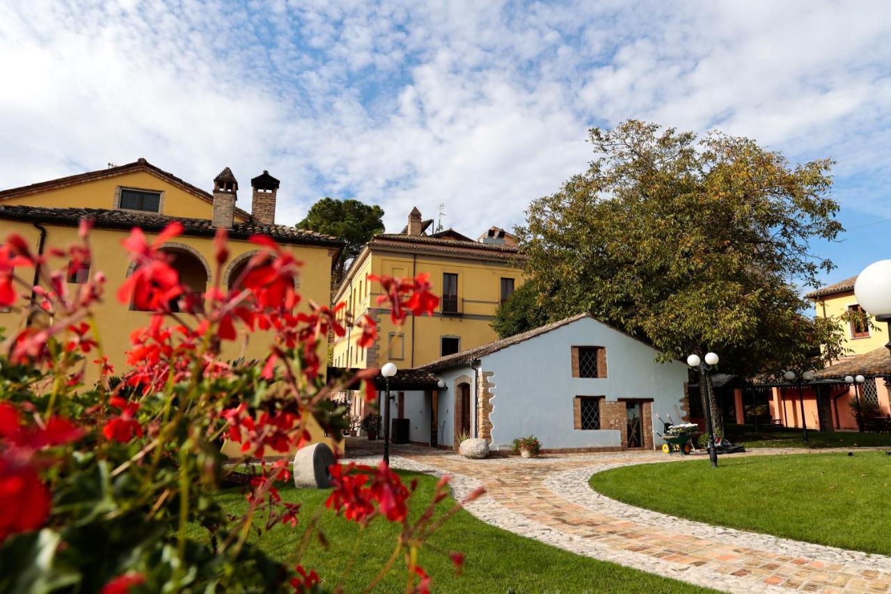 Hotel Corte Dei Tini Teramo Exterior photo