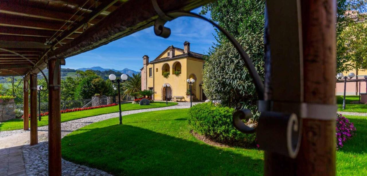 Hotel Corte Dei Tini Teramo Exterior photo