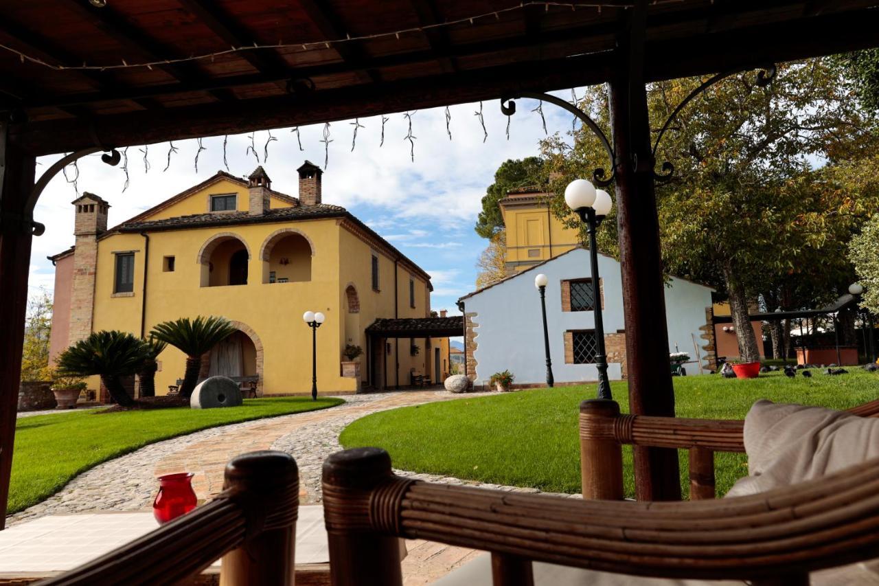 Hotel Corte Dei Tini Teramo Exterior photo
